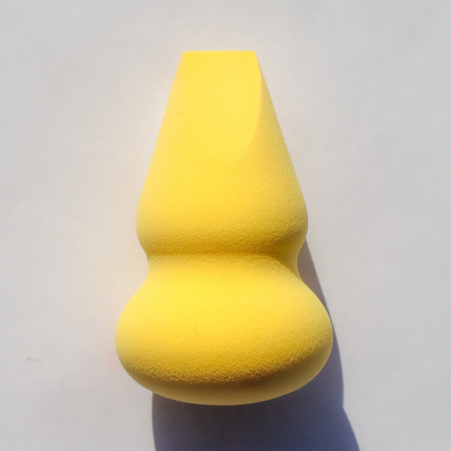 "Impeccable vegan beauty blender makeup sponge"
"Impeccable beauty blender cruelty-free eco-friendly"
"Impeccable beauty blender applying foundation"
"Impeccable beauty blender packaging Zaè Cosmetics"