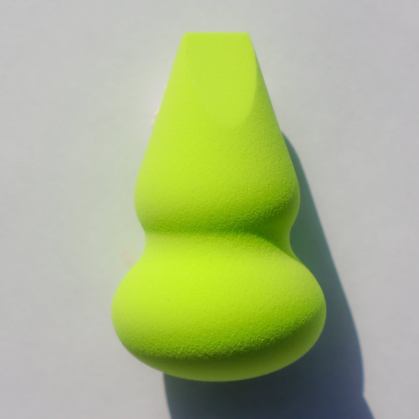 "Impeccable vegan beauty blender makeup sponge"
"Impeccable beauty blender cruelty-free eco-friendly"
"Impeccable beauty blender applying foundation"
"Impeccable beauty blender packaging Zaè Cosmetics"