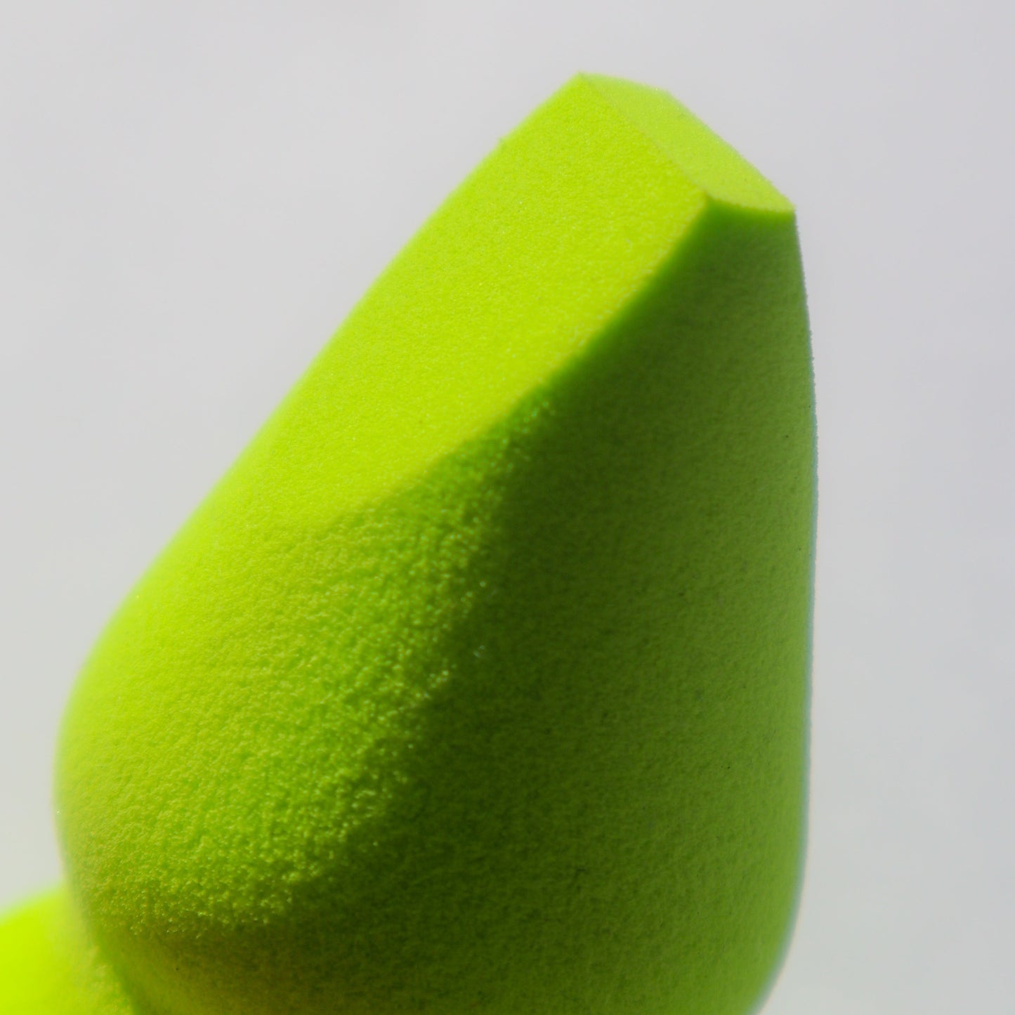 "Impeccable vegan beauty blender makeup sponge"
"Impeccable beauty blender cruelty-free eco-friendly"
"Impeccable beauty blender applying foundation"
"Impeccable beauty blender packaging Zaè Cosmetics"