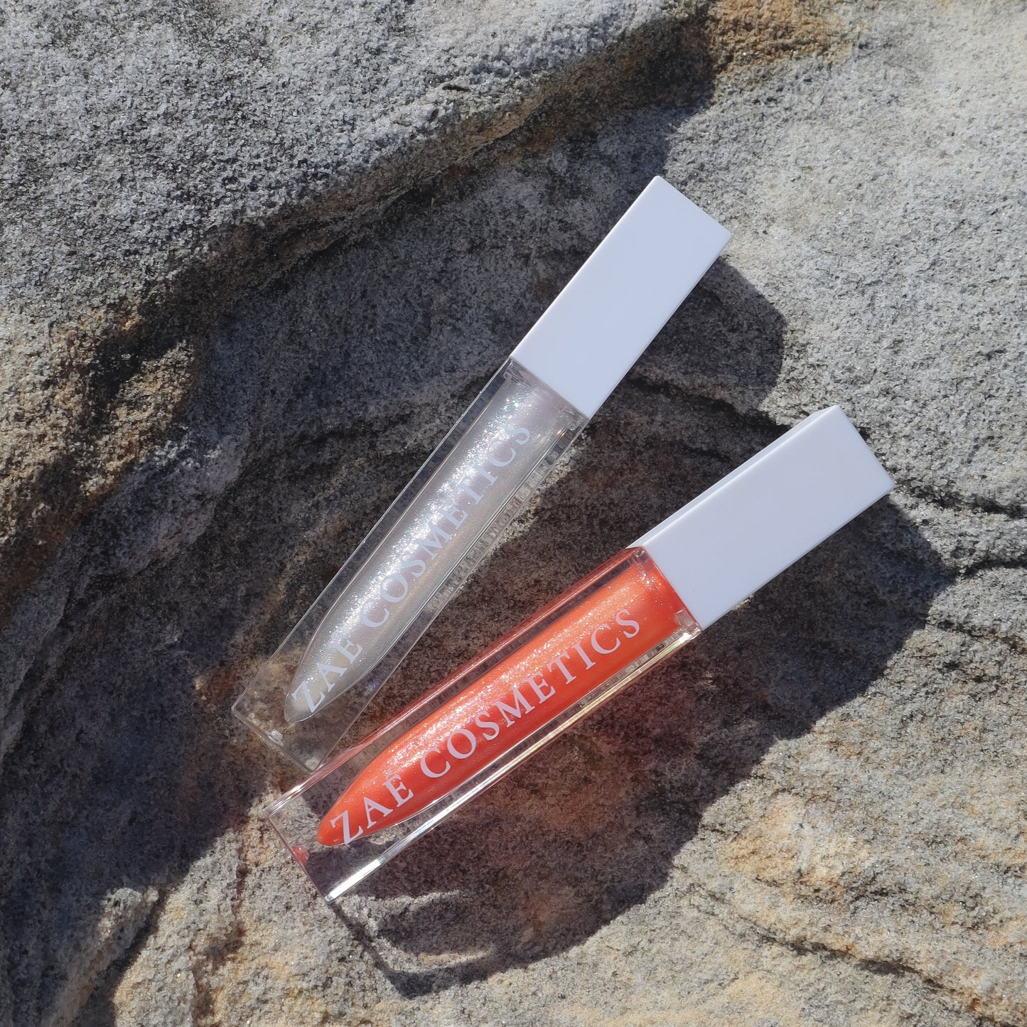 "Zaé shimmer lip gloss vegan sparkle"
"Zaé shimmer gloss cruelty-free glossy finish"
"Zaé shimmer lip gloss swatches shimmering"
"Zaé shimmer gloss packaging Zaè Cosmetics"