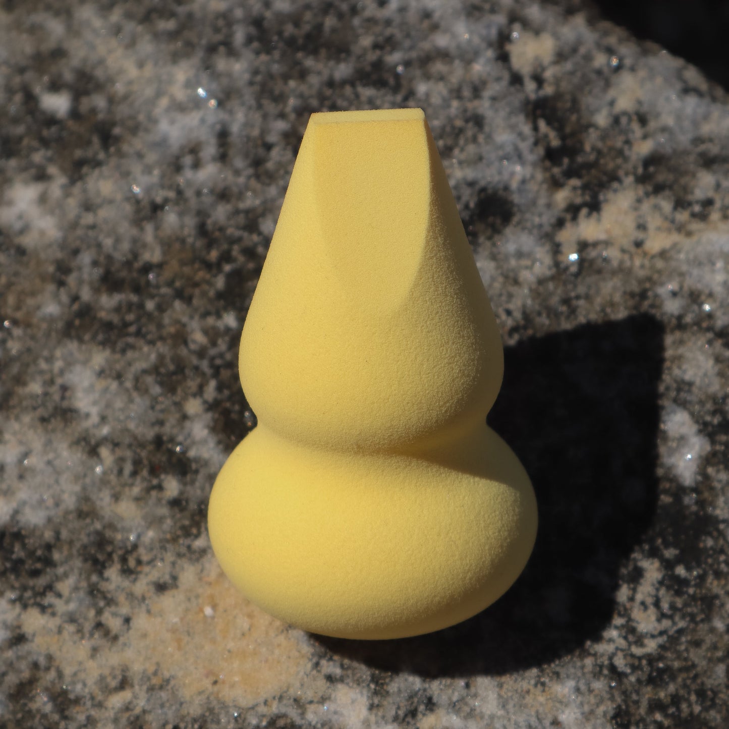 "Impeccable vegan beauty blender makeup sponge"
"Impeccable beauty blender cruelty-free eco-friendly"
"Impeccable beauty blender applying foundation"
"Impeccable beauty blender packaging Zaè Cosmetics"