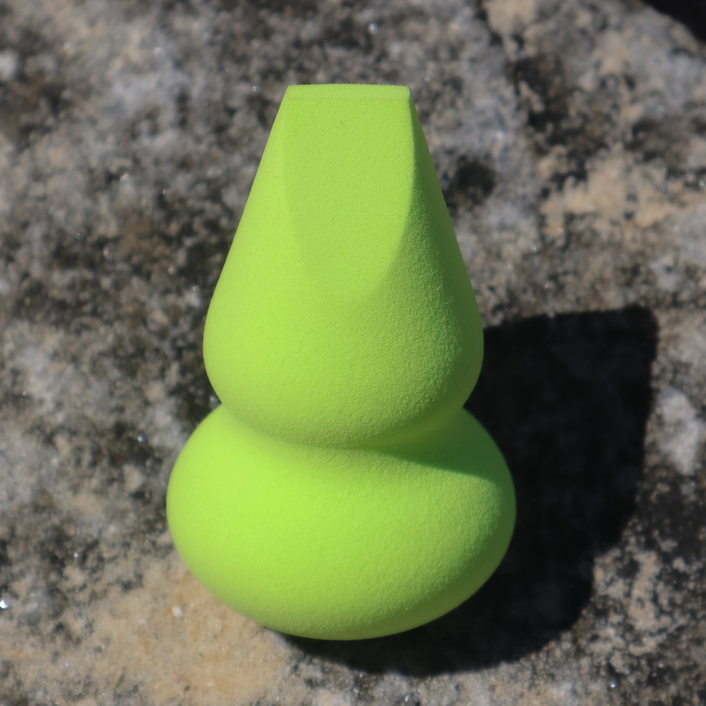 "Impeccable vegan beauty blender makeup sponge"
"Impeccable beauty blender cruelty-free eco-friendly"
"Impeccable beauty blender applying foundation"
"Impeccable beauty blender packaging Zaè Cosmetics"