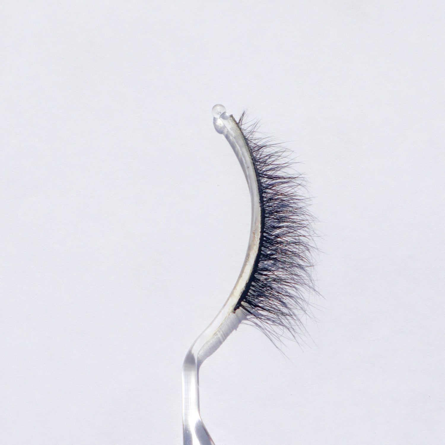 -Zaé vegan false lashes natural volume
-Zaé cruelty-free false eyelashes on model
-Zaé false lashes packaging sustainable beauty